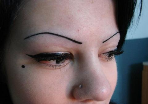 Когда брови изуродуют вас до неузнаваемости: как не пожалеть о татуаже бровей Когда брови изуродуют вас до неузнаваемости: как не пожалеть о татуаже бровей