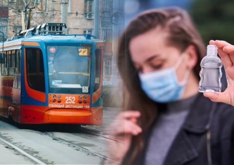 Коллаж: Трамвай, девушка в маске держит в руке антисептик Коллаж: трамвай, девушка, маска, антисептик