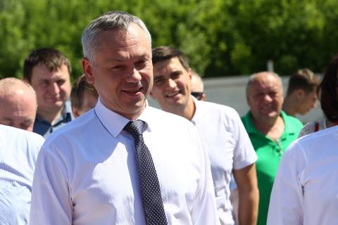 Травников запретил чиновникам "заваливать" граждан цитатами из законов Андрей Травников