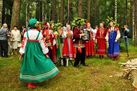 Красная горка в 2018 году: как праздновать Антипасху, приметы и традиции