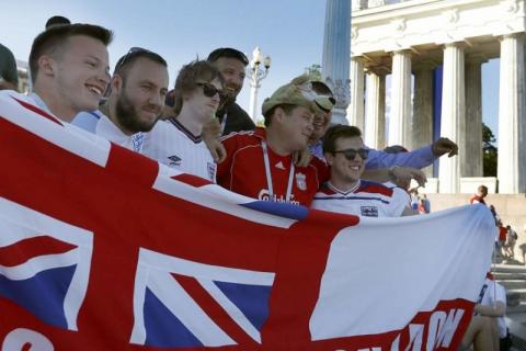 Российские болельщики атаковали англичан в Волгограде, но не так, как предполагали в Лондоне