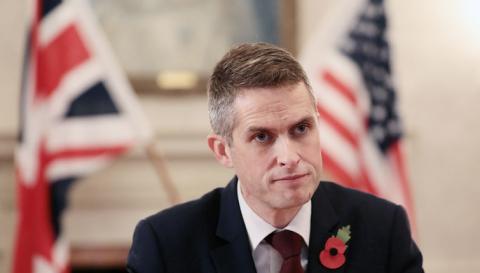 Главу Минобороны Британии резко одернули из-за его ответа на вопрос о России