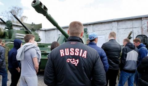 Иностранная журналистка нашла военных в Калининградской области Журналистка RTBF нашла военных в Калининграде, хотя местные их не замечают