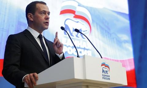 Перевод чиновников на смартфоны с российской ОС оценили в 160 млрд рублей