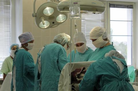 Под Омском 17-летняя школьница воткнула нож в свой беременный живот