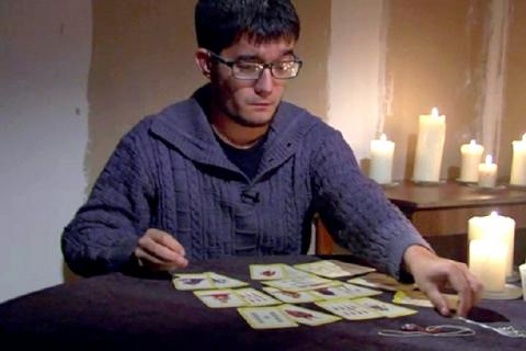 Финалист «Битвы экстрасенсов» Александр Кинжинов составил таро-прогноз на 2018 год Финалист «Битвы экстрасенсов» Александр Кинжинов составил таро-прогноз на 2018 год