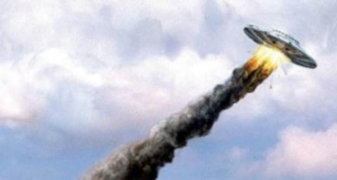 Инопланетный корабль, подающий сигнал бедствия, снял спутник Инопланетный корабль, подающий сигнал бедствия, снял спутник