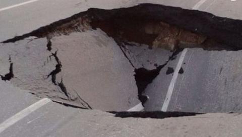 Провал дороги