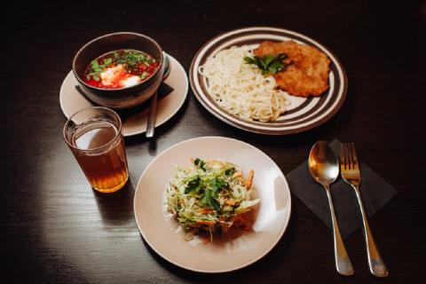 Еда Диетологи назвали самые вредные привычки питания из советского детства