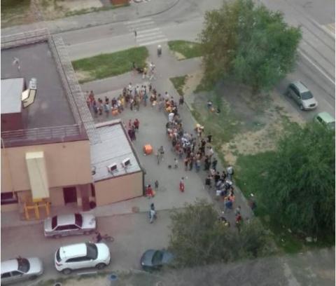 В Волгограде образовалась огромная очередь за акционной пиццей