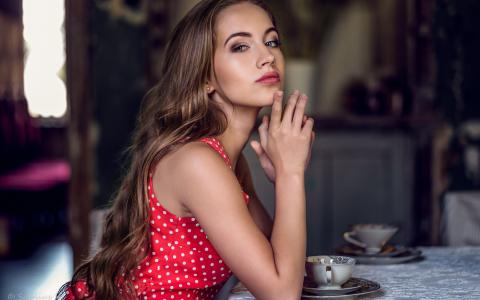 Что нельзя класть на стол, чтобы не отпугнуть удачу