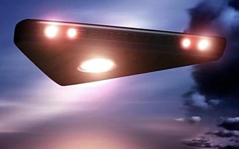 Секретный космический корабль TR-3B летает рядом с МКС - уфологи опубликовали удивительные кадры