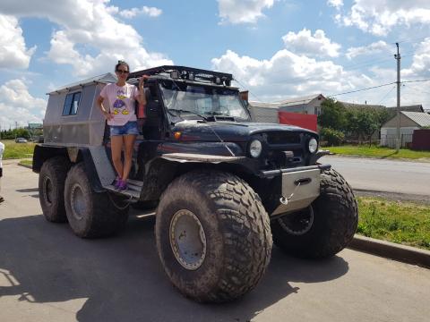 АвтоВАЗ показал живьем Лада 4х4 с порогом для подъема в салон