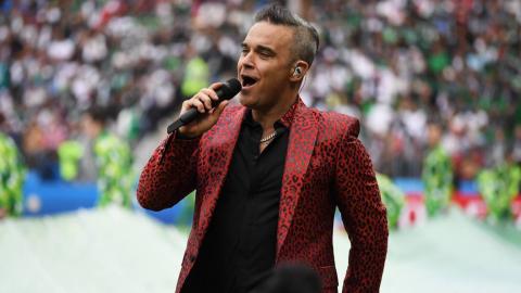 Подруга Робби Уильямса раскрыла секрет неприличного жеста на открытии ЧМ-2018