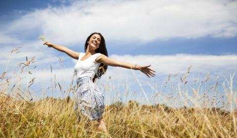 девушка Астрологи рассказали, какие знаки Зодиака смогут избавиться от всех проблем и горестей в мае