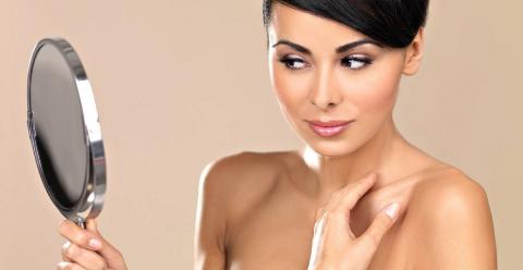 девушка Как вернуть зоне декольте и шеи упругость и омолодить ее