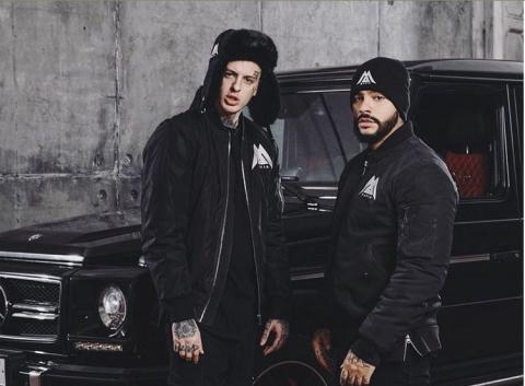 Тимати на фоне Гелендвагена