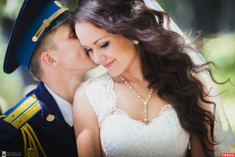 Безработным женам офицеров и контрактников выплачивать пособие будет Минобороны Офицер с женой