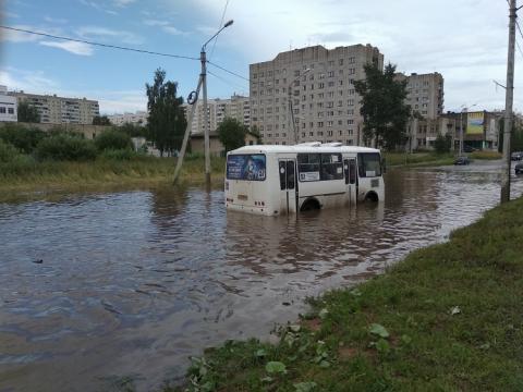 Кострома из-за проливных дождей превращается в Венецию