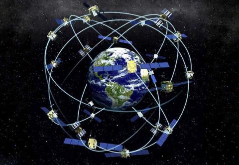 На орбите нашей планеты происходят странные вещи