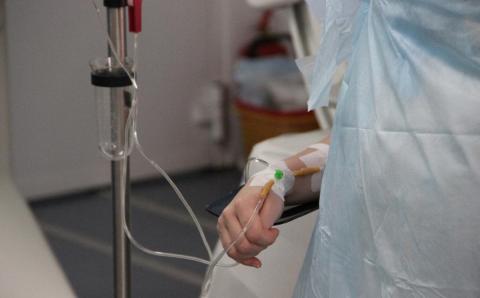 пациент под капельницей