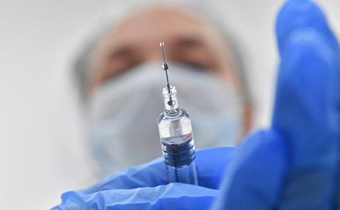 Шприц с вакциной