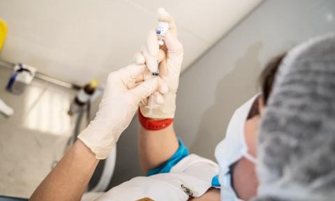 Медсестра со шприцем Медсестра со шприцем