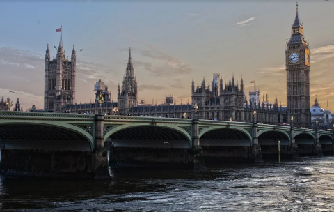 Вид на парламет Великобритании