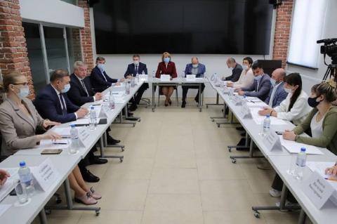 Встреча Голубева с инициативной группой предпринимателей Ростовчане обратились к Голубеву за помощью после ликвидации рынков под Аксаем