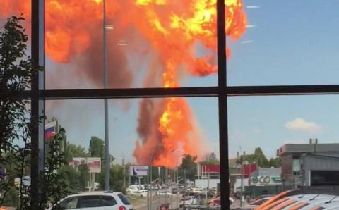 В Волгограде взорвалась автозаправка В Волгограде на воздух взлетела заправка