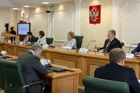 Матвиенко назвала слухи о деноминации рубля провокацией Заседание