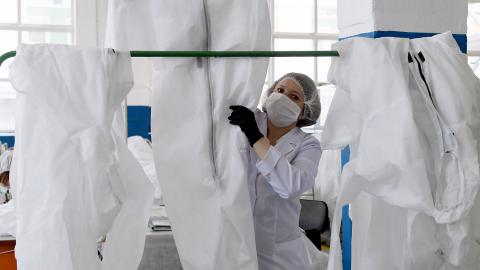 Защитные костюмы медиков