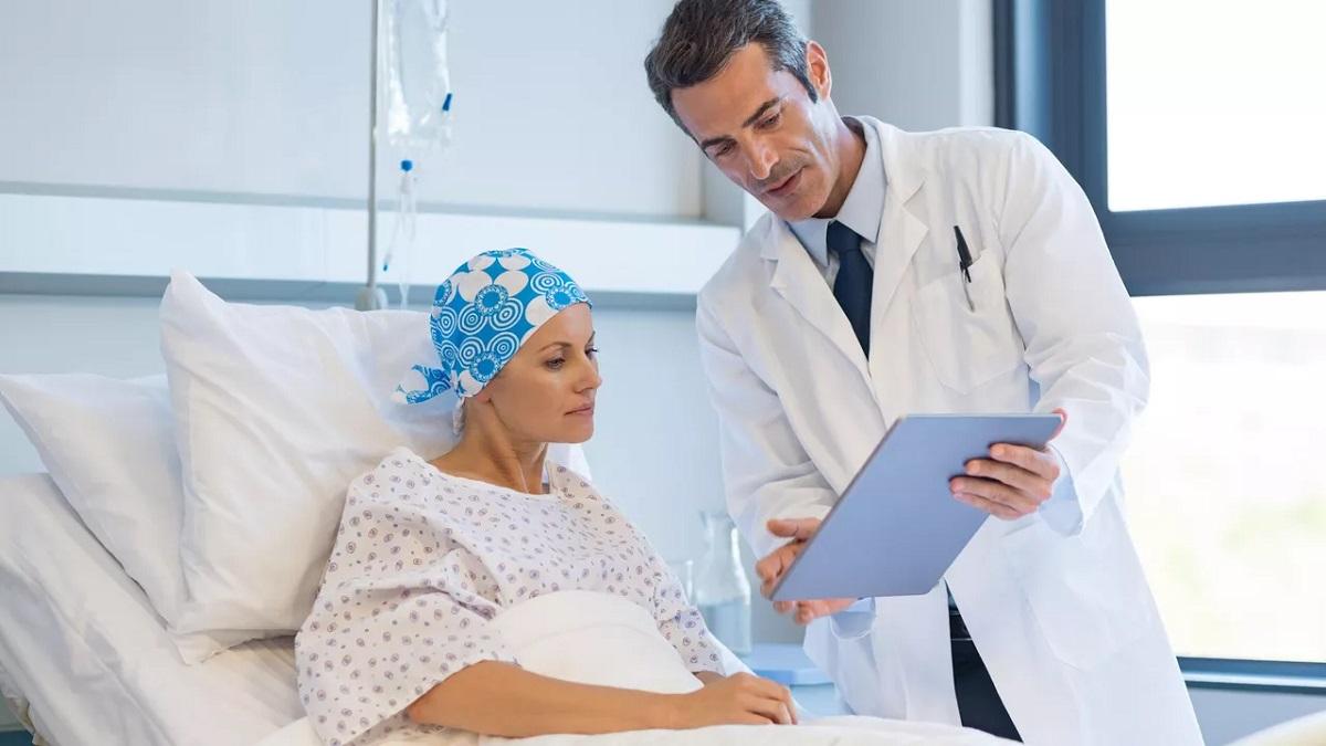 Daily Mail: У британки выявили рак 4-й стадии из-за «пустякового симптома» Больница палата врач пациентка