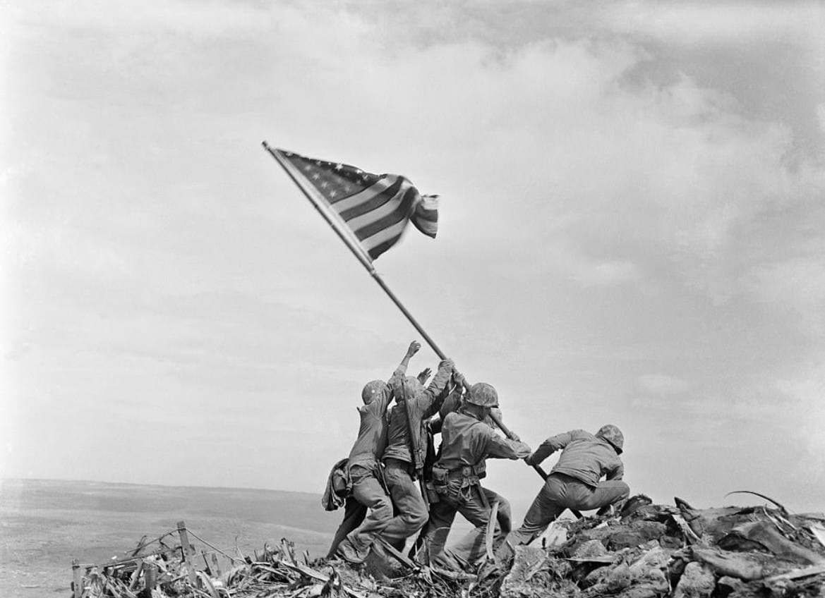 Водружение флага над Иводзимой
